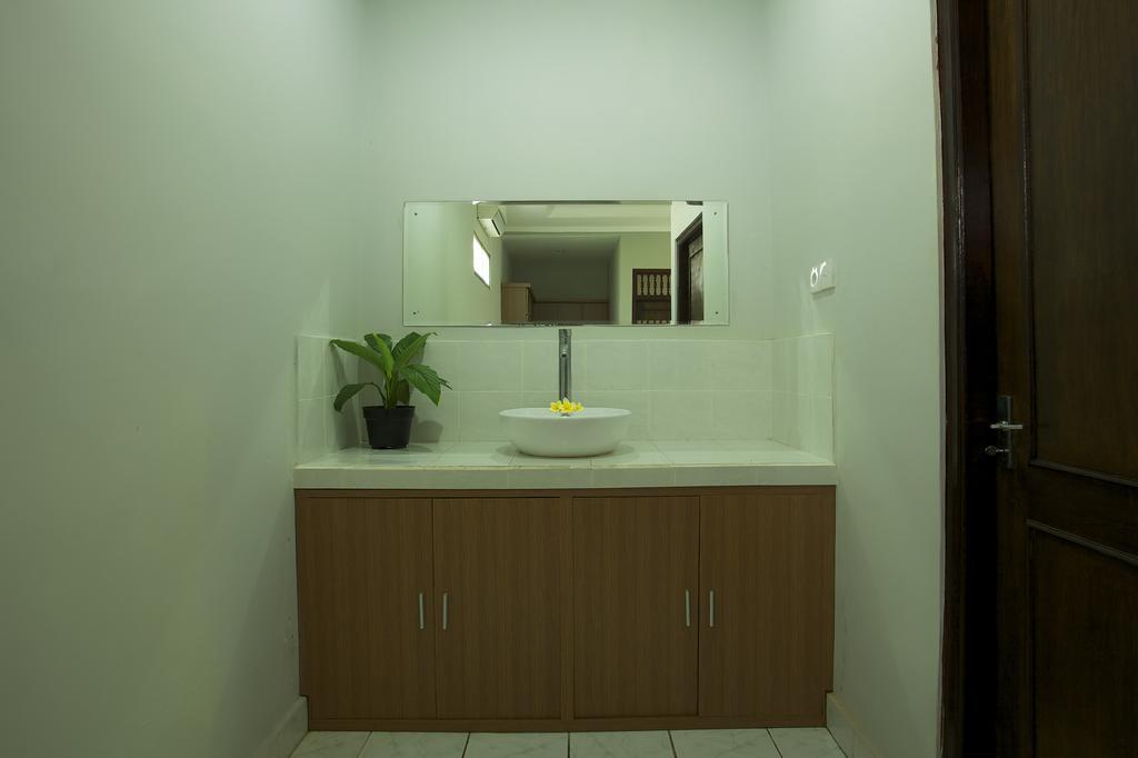 Sari Indah Cottages Кута Экстерьер фото